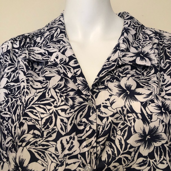 5/$20 Southern Lady Button Down - Picture 4 of 6